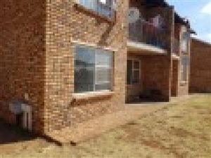 2 Bed Flat in The Reeds