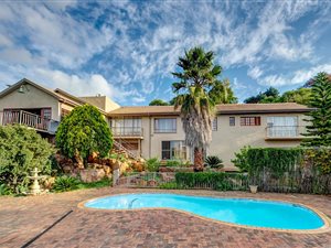 5 Bed House in Floracliffe