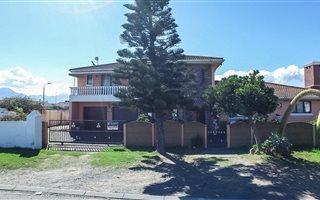 4 Bedroom House in Southfork