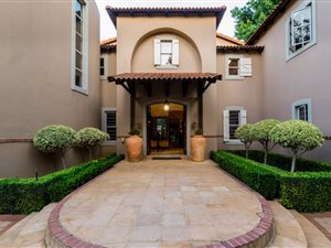 4 Bed House in Waterkloof