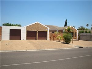 8 Bedroom House in Mikro Park