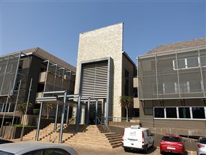 580 m² Commercial space in Hatfield
