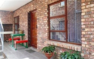 2 Bedroom Apartment in Scheepers Heights