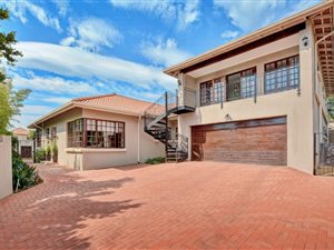 5 Bed House in Maroeladal