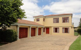 4 Bedroom House in Dainfern Valley