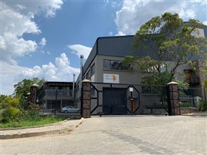 5000 m² Industrial space in Strydompark