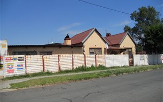 10 Bedroom House in Forest Hill