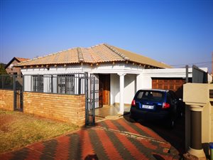 3 Bed House in Zakariyya Park