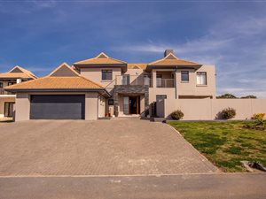 6 Bed House in Glen Gariff