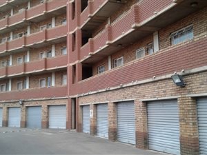 2 Bed Flat in Zwartkop
