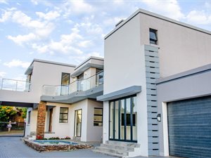 5 Bedroom House in Faerie Glen