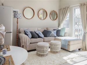 2 Bed Apartment in Die Hoewes