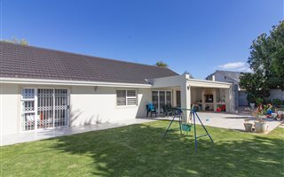 3 Bedroom House in Constantia
