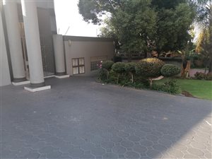 7 Bed House in Claudius