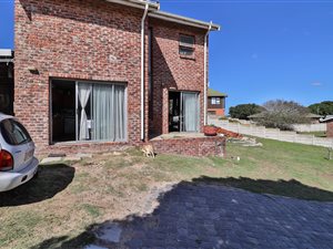 2 Bed House in Clarendon Marine