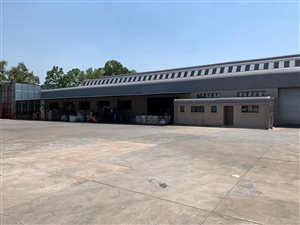 2100 m² Industrial space in Strydompark
