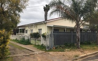 8 Bedroom House in Wellington North