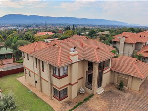 6 Bed House in Birdwood
