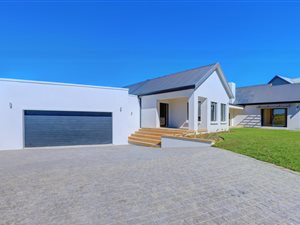 4 Bed House in Kingswood Golf Estate