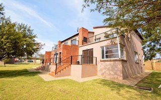 1 Bedroom Apartment in Ruimsig