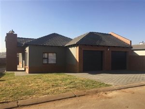 3 Bed House in Clayville