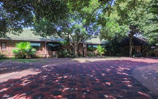 15 Bedroom House in Arboretum