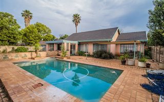 3 Bedroom House in Crystal Park