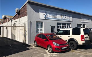 555 m² Industrial space in Paarden Eiland
