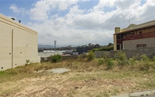 297 m² Land available in Gordons Bay Central