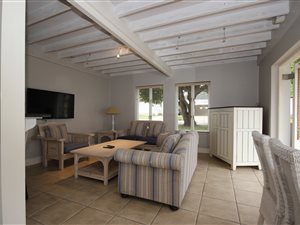 2 Bed Apartment in Keurboomstrand