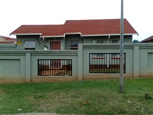2 Bed House in Zakariyya Park
