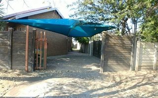 1 Bedroom Flat in Geelhoutpark