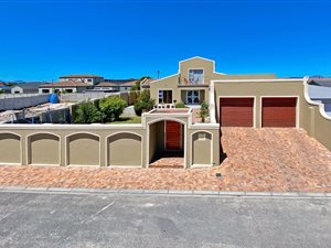 5 Bed House in Zeekoevlei