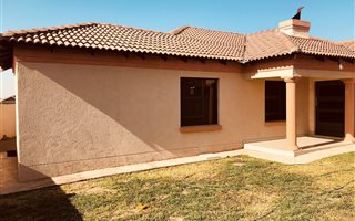 3 Bedroom House in Lesedi Park