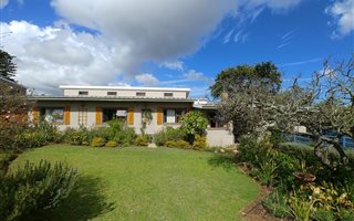 3 Bedroom House in Blomtuin