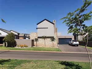 3 Bed House in Midstream Ridge Estate