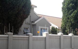 2 Bedroom Duplex in Kensington