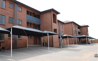 2 Bedroom Apartment in Rooihuiskraal North