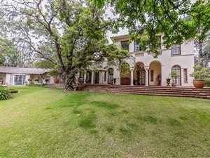 6 Bedroom House in Houghton Estate