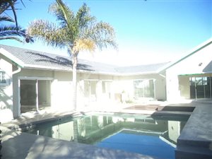 7 Bed House in Waterkloof Ridge