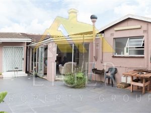 4 Bedroom House in Newlands East