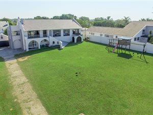 6 Bed House in Beacon Bay