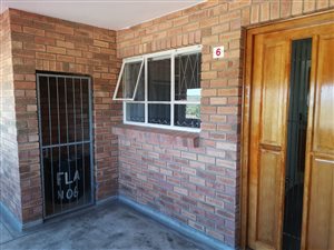 2 Bed Flat in Rowallan Park and surrounds