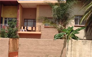 2 Bedroom Duplex in Vanderbijlpark CE2