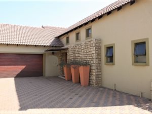 3 Bedroom Townhouse in Midfield Estate