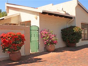3 Bedroom House in Kensington B