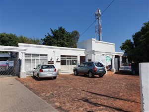 144 m² Commercial space in Sinoville