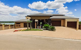 4 Bedroom House in Sable Hills Waterfront Estate