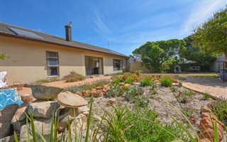 5 Bedroom House in Van Riebeeckstrand