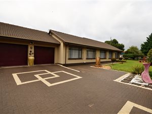 3 Bed House in Helikon Park